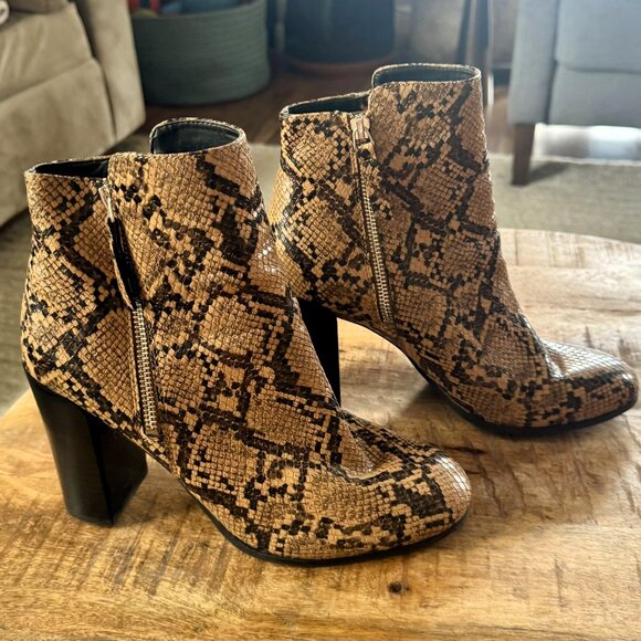 NWOT Kenneth Cole New York Justin Leather Bootie - Picture 1 of 6